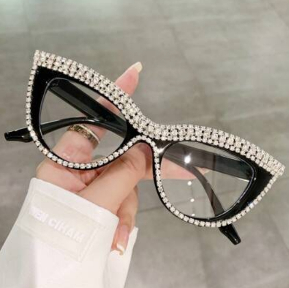 🆕️Equisite Black Cat-Eye Sunglasses